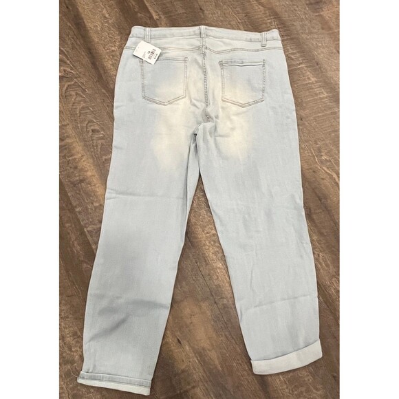 Forever 21+ Denim Distressed Capris size 18 - Picture 2 of 6